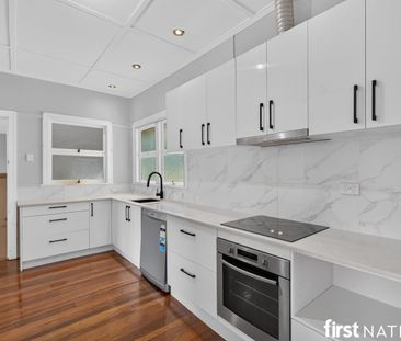 THREE BEDROOM COTTAGE ON LARGE BLOCK. - Photo 6