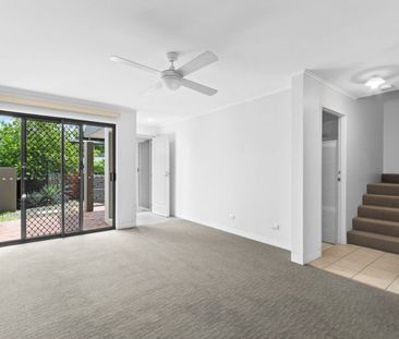 *Water Included* Beautiful 3 Bedroom Townhouse in New Farm - Photo 4