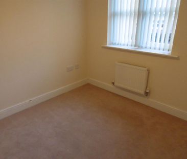 Royal Troon Drive, Wakefield, West Yorkshire - Photo 4