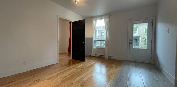 Ville-Marie - 4 1/2 Avec Parking + Cour - Photo 2