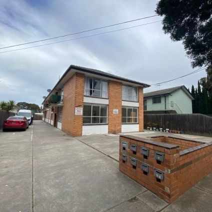 Perfect Location! - Photo 4