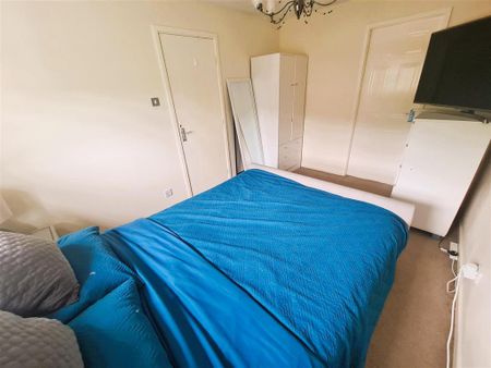 3 bedroom detached house to rent - Photo 4