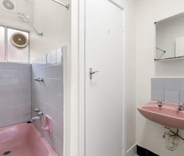 Refreshed Tidy studio in the heart of Elwood - Photo 2