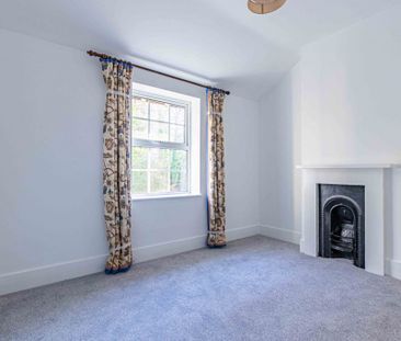 4 bed Semi Detached for rent - Photo 5