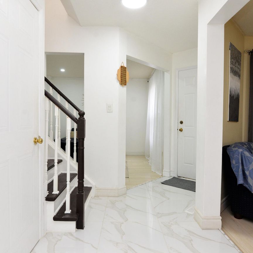 For Lease - 9 Ravenswood Drive Unit# Main/2nd Floor, Brampton, Ontario - Photo 1