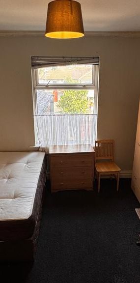 1 bedroom in a house share to rent - Photo 1