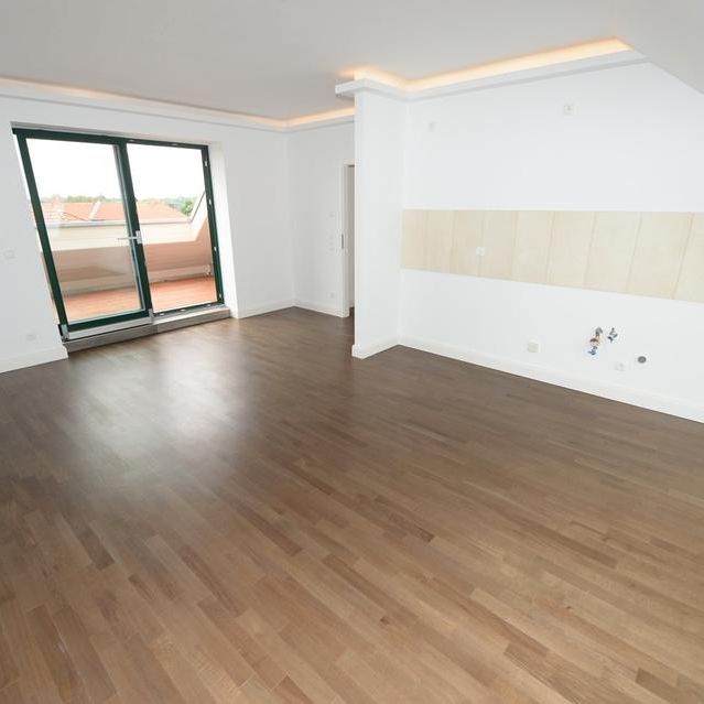 Jetzt aber! Schickes Dachgeschoss + Parkett + Fußbodenheizung + Loggia + tolles Bad + LED-Licht - Photo 1