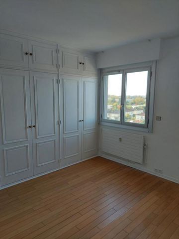 Location Appartement 4 pièces 127m² BORDEAUX 33200 - Photo 2