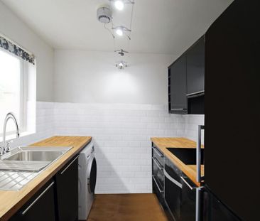 2 bedroom end of terrace house to rent - Photo 1