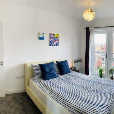 2 bedroom property to rent in Salford - Photo 1