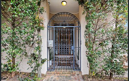 Secluded and stylish 3/4 warehouse conversion - Photo 5