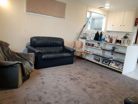 Handy 1 bedroom town apartment - Photo 5