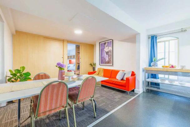 5 Bedroom Apartment - Photo 1