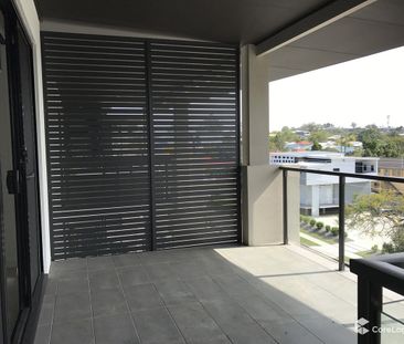 Spacious Two Bedroom Apartment - Convenient Location!! - Photo 1