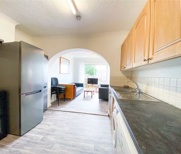 6 bedroom semi-detached house to rent - Photo 6