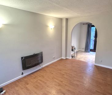 2 bedroom end of terrace house to rent - Photo 2