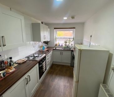 2 Bed Flat, Old Trafford, M16 - Photo 2