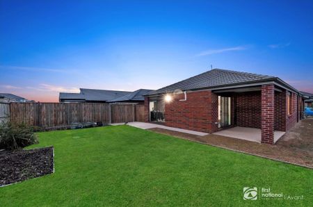 Stunning Family Home - Photo 2