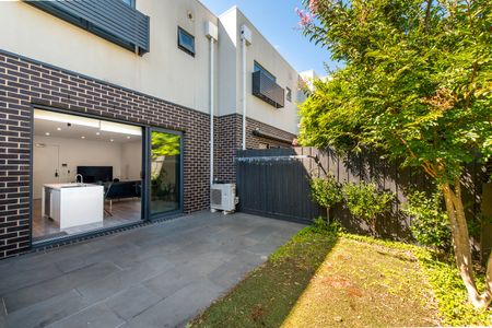 Stunning MOdern Apartmnet in the Heart of Malvern East - Photo 4