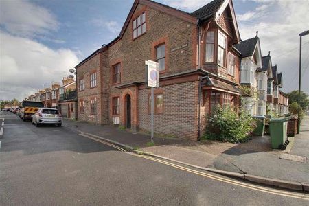 New Street, Horsham, RH13 - Photo 2