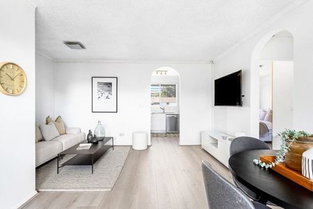 Spacious Modern Apartment in Ultra Convenient Location - Photo 2
