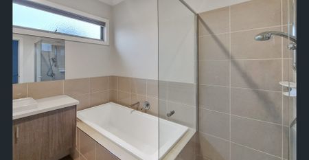 Four bedroom Townhouse - Perfect Blend Of Family Living With The Convenient Location - Photo 3