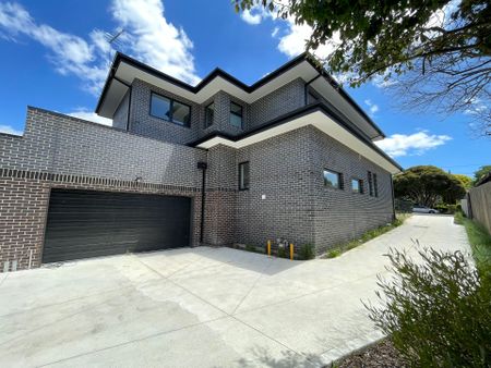 Brand New Townhouse in Prime Mount Waverley Court Location - Photo 2