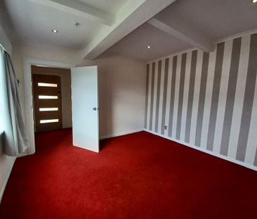 2-Bedroom Apartment in Kilbirnie - Photo 1