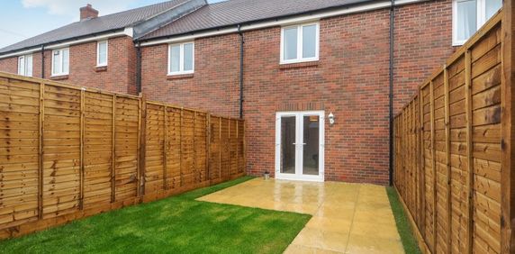 2 bedroom terraced house to rent - Photo 2