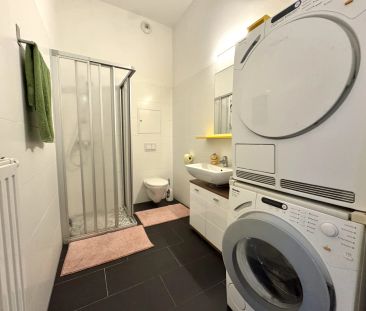 Luftiges Raumgefühl dank 3 Meter hohen Decken - Hofseitig mit Terrasse - Foto 2