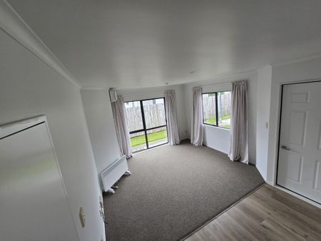 Cozy unit living - Photo 2