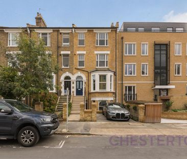 3 bedroom flat in Blackheath - Photo 6