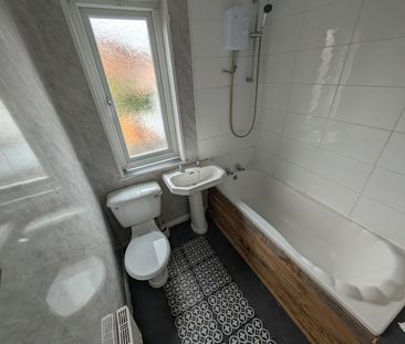 2 bedroom House To Let Total Size: 775 SQ FT - Photo 2