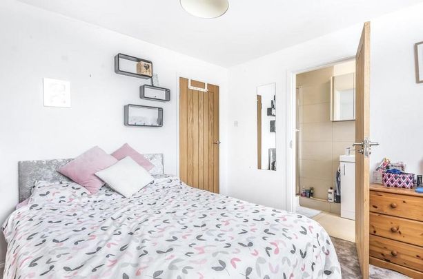 4 bedroom detached house to rent - Photo 1