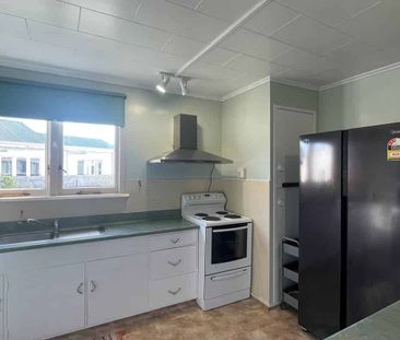 Central - Furnished - 3 Bedroom - Photo 4