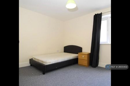 1 bedroom in a house share to rent - Photo 4