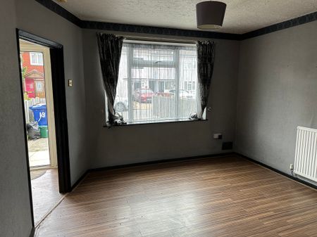 3 bed Terraced in Nethan Drive , Aveley, RM15 4RH - Photo 2
