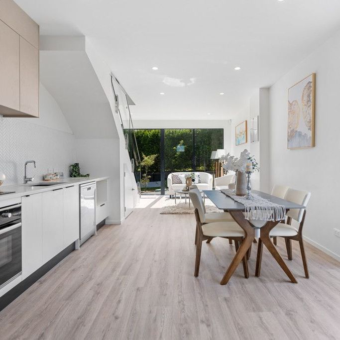 6/10 Hutchinsons Road, Bucklands Beach, NZ 2014 - Photo 1