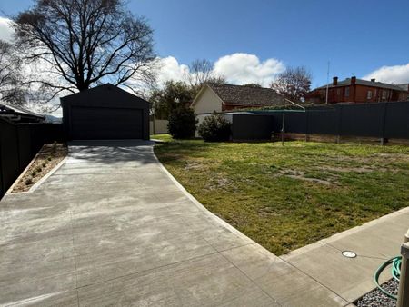 BEAUTIFULLY RENOVATED - 4 BEDROOMS - Photo 2