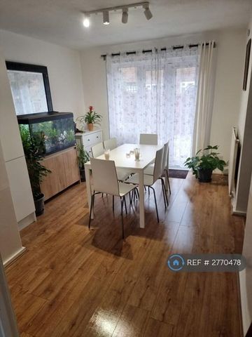 2 bedroom end of terrace house to rent - Photo 2