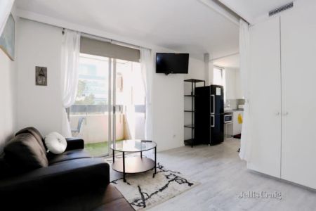 1 Bed, 1 Bath - Photo 2