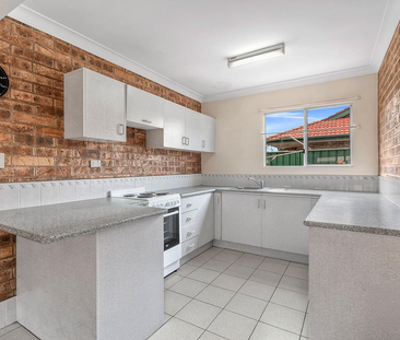 PRIME LOCATION READY TO CALL HOME!! - Photo 2