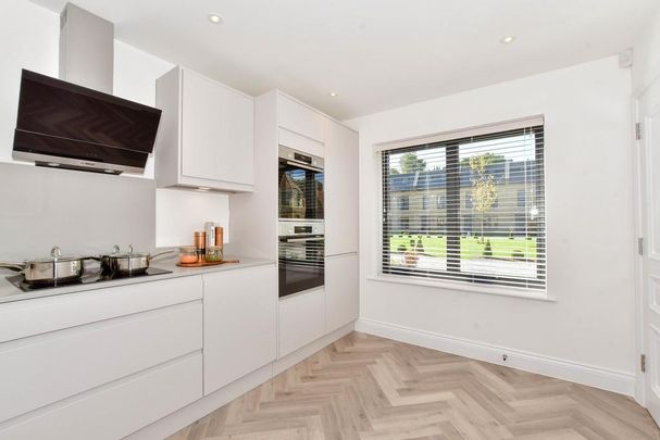 4 bedroom terraced house to rent - Photo 1