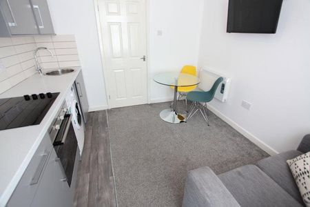 2 bedroom flat to rent - Photo 3
