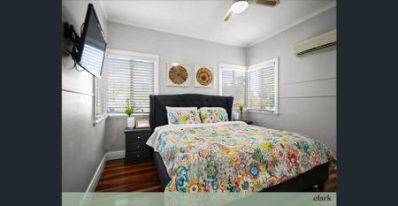 Classic Character and Comfort in the Heart of Wooloowin - Photo 5