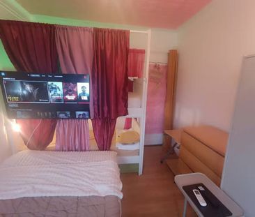 Rua Garcia de Orta, Amadora, Lisbon 2720-249 - Photo 4