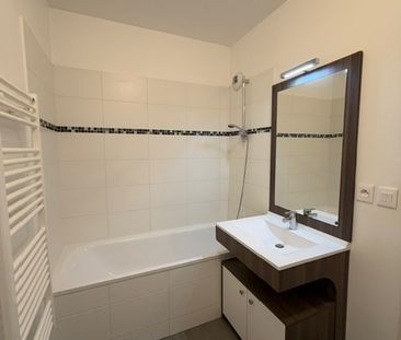 Location Appartement 3 pièces 71m² - Photo 2