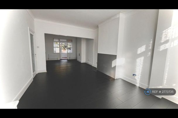 3 bedroom terraced house to rent - Photo 1