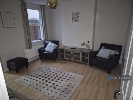3 bedroom end of terrace house to rent - Photo 2