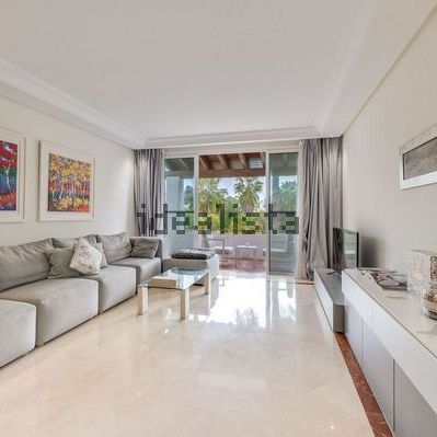 Alquiler de dúplex en Calle Isabel de Farnesio - Photo 1